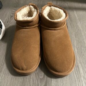 Dream Pairs Tan Women's Ankle Slippers NWOT